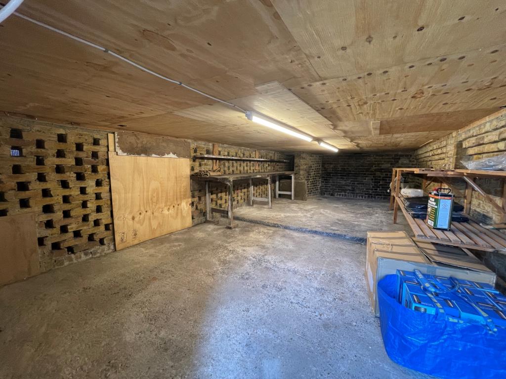 Lot: 110 - WELL-PRESENTED MAISONETTE - Storage area